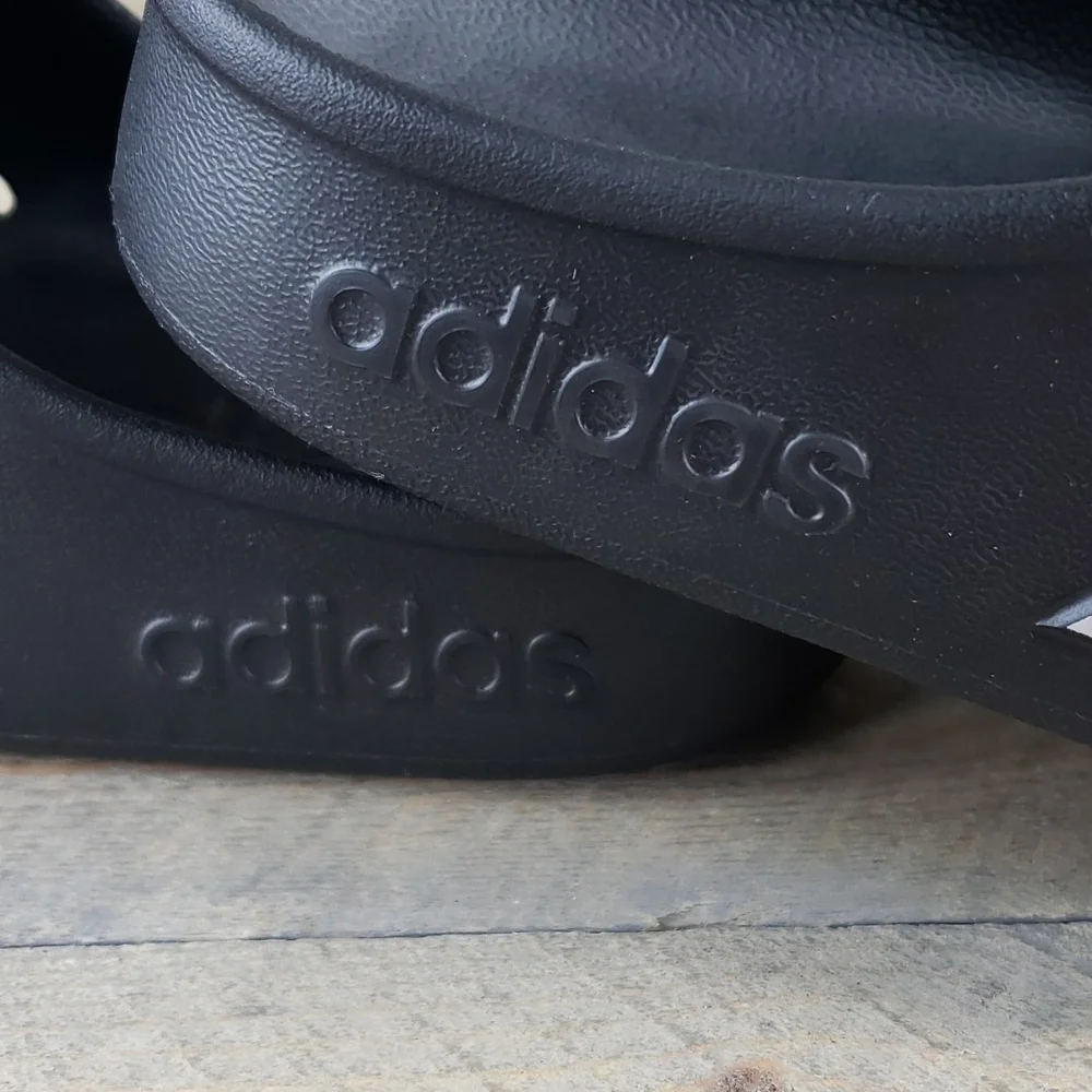 adidas Adilette Clogs Slip On Clogs For Everyday Comfort Black Silver - Picture 9 of 10